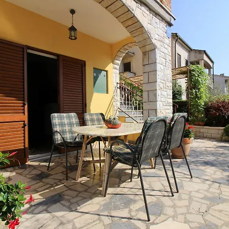 Lejlighed Hundefreundliches Nur 600 Meter Zum Mit Garten Und Grill Poreč
