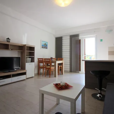 Lejlighed Hundefreundliches Nur 600 Meter Zum Mit Garten Und Grill Poreč